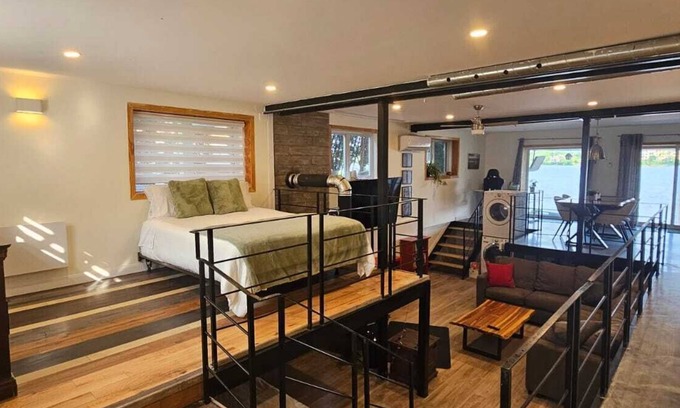 Laval-des-Rapides Apartment | Lovely loft on the water, with free parking. Pet-Friendly!