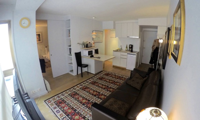 Champs-Elysees Apartment | Lovely Modern Apartment - Walk to Champs Elysées - Best Area!