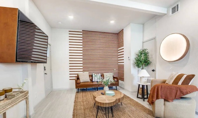 Highland Park House | Lovely One Bedroom Apartment Near Downtown
