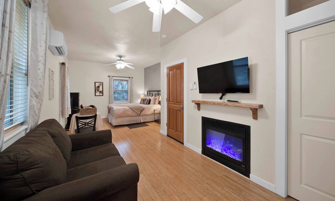 O'Brien Bed & Breakfast | Lovely Second Story Forest Stay!