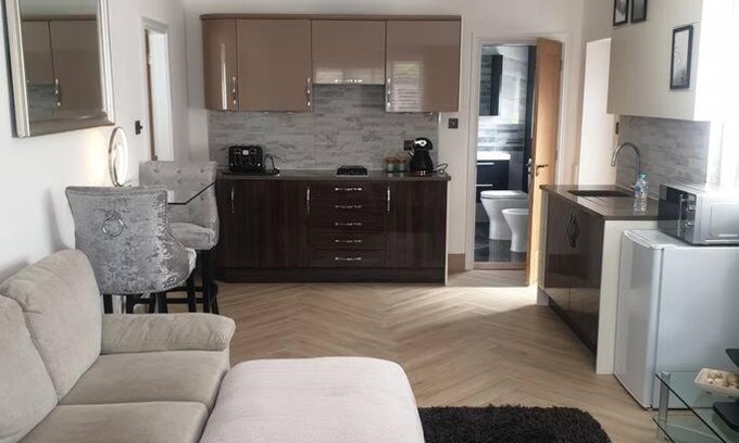 Poole Apartment | Lovely studio annex in Lilliput