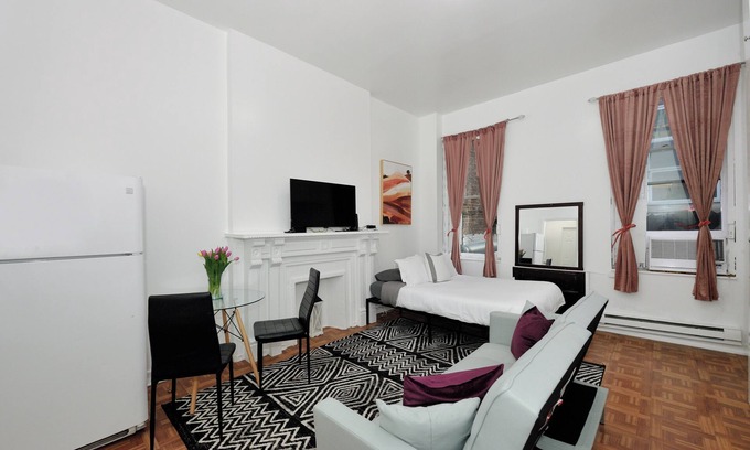 Turtle Bay Apartment | Lovely studio with AC and WiFi in phenomenal New York/High ceilings