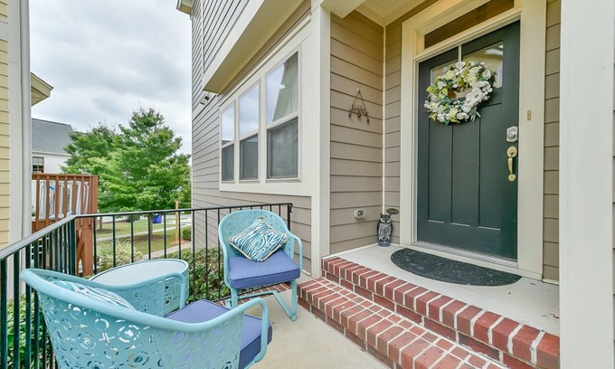 Chapel Hill House | Lovely Townhome w/Central Location in Chapel Hill | Near UNC Campus + Triangle