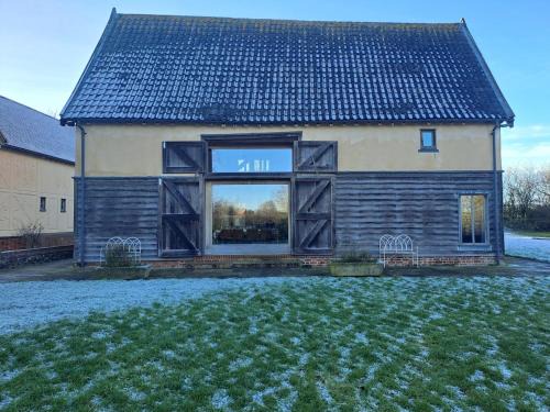 Woodbridge House | Low Farm Barn, a family and dog friendly haven