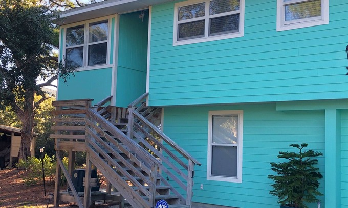 St. George Island Apartment | LOW INTRO RATE! Clean/adorable with lots of nice features! Next to beach path.
