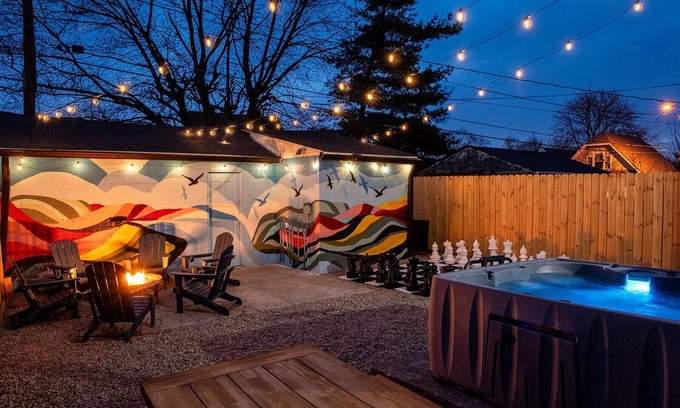 Indianapolis House | Lucas Oil Stadium Sanctuary! Hot Tubs! Games!