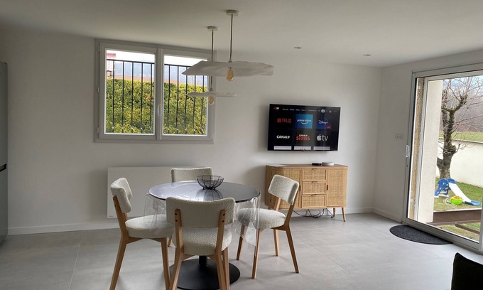 Teilhard Apartment | "luci" Apt 5mm du Zenith, Stade Cézeaux, Chru, Chataigneraie, Royat et Clermont