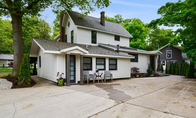 Saugatuck Apartment | Lucky Lucy - Studio Apartment, Sleeps 2