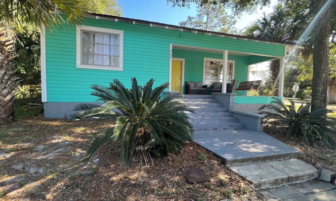 Carrabelle Apartment | Lucy’s Beach Hideaway, 2 block to restaurants & waterfront