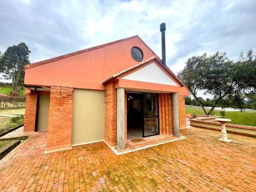 Choconta House | Lujosa Cabaña Represa del Sisga TV Wifi Cocina BBQ