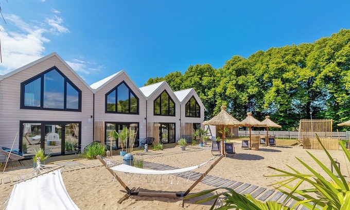 Mielno Cabin | Lulu Holiday Resort -Domki z podgrzewanym basenem. Mielno ul. Klonowa 2A