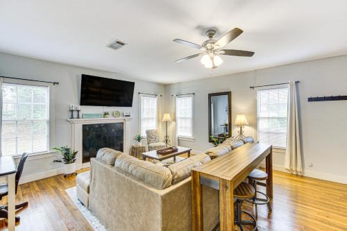 Nacogdoches House | Lumberjack Hideaway Near Campus in Nacogdoches!