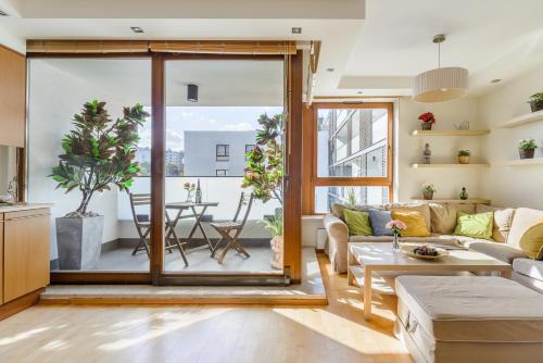 Powisle Apartment | Lumina luxury 3-rooms apart in Warsaw