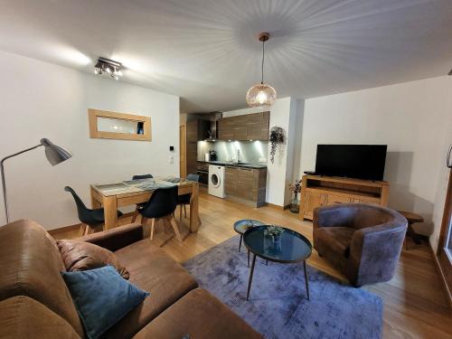 Les Gets Apartment | Lumineux Studio Cabine 3* au Centre des Gets avec Balcon et Parking - FR-1-598-58