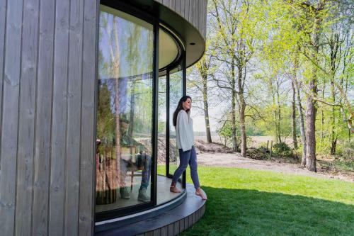 Wilsum House | LumiPod – Luxe glazen design‑pod