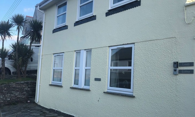 Port Isaac Apartment | Lundy - overlooking Port Isaac Bay beautiful apartment with Sea Views & parking