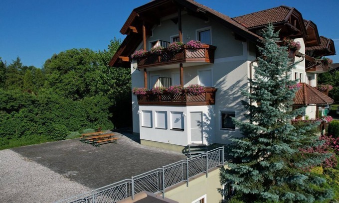 Drobollach am Faakersee Bed & Breakfast | Lupinienweg - Fewo Nr. 6 - Ferienwohnungen Petschnig