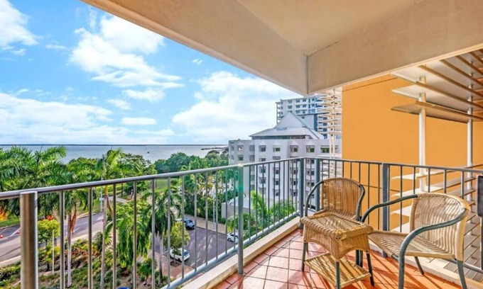 Darwin City Centre Apartment | Lush Vista Poolside Living on Esplanade w Balcony