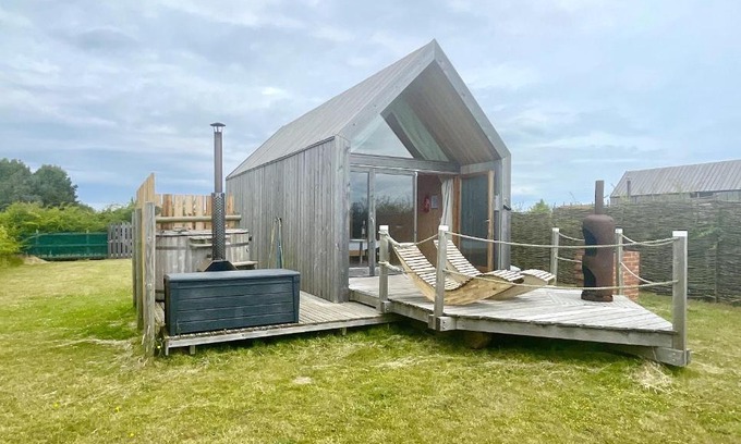 Brightlingsea House | Lushna 12 Lux at Lee Wick Farm Cottages & Glamping