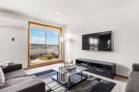 Lutana House | Lutana Large house