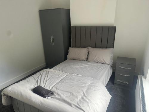 Luton House | Luton Town Rooms available