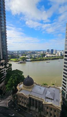 Brisbane Central Business District Apartment | Lux 18th floor 2br 2bath, River view, Pool, Spa, Sauna, Gym, Wifi,