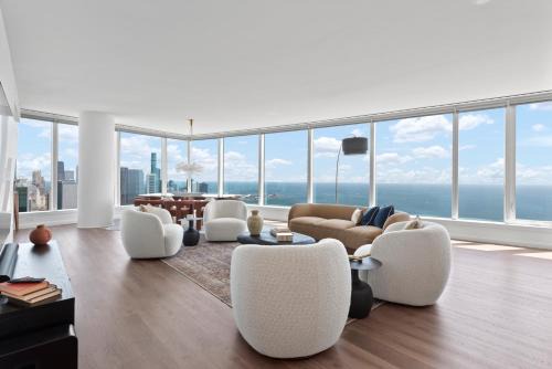 The Loop Apartment | Lux Apts with Lake Views and Top Amenities