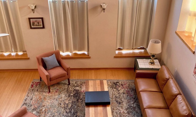 Sigourney Apartment | Luxe 2-bedroom apartment downtown, "Sigourney Summit"