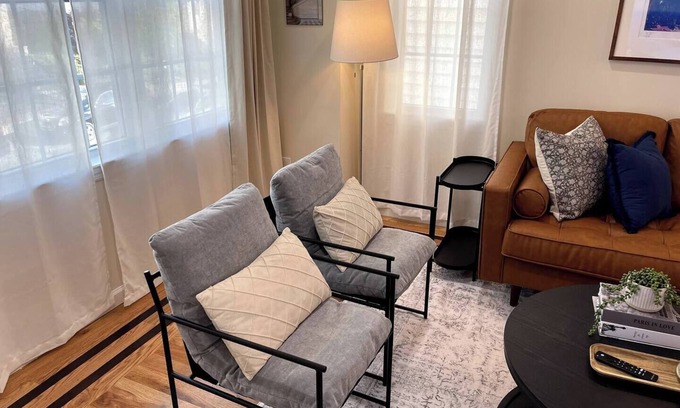 Newark House | LUXE 3BR Stay Free Parking Near NYC