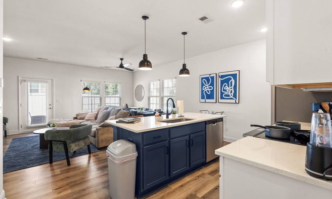 Paw Creek House | Luxe 3BR Townhouse to Uptown Charlotte