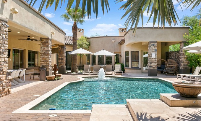 Central Scottsdale House | Luxe 8-bedroom retreat w/golf sim, wellness room. Perfect for corporate getaways. - HIDDEN PALM