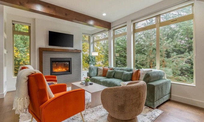 Central District House | Luxe Beautiful Large Home - Central District