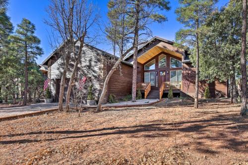 Show Low House | Luxe Cabin with Deck and Fenced Yard in Lakeside!