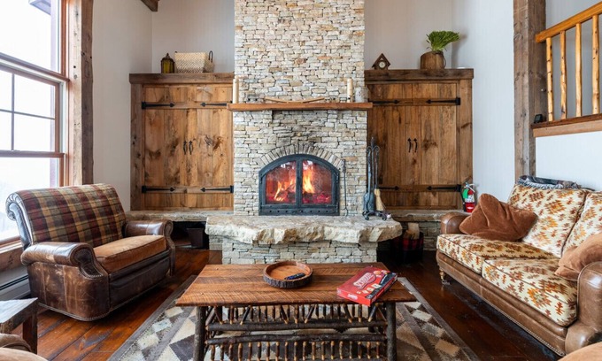 Central Vermont- Killington Apartment | Luxe Chalet - Ski On/Off, Hot Tub, Pool, Views