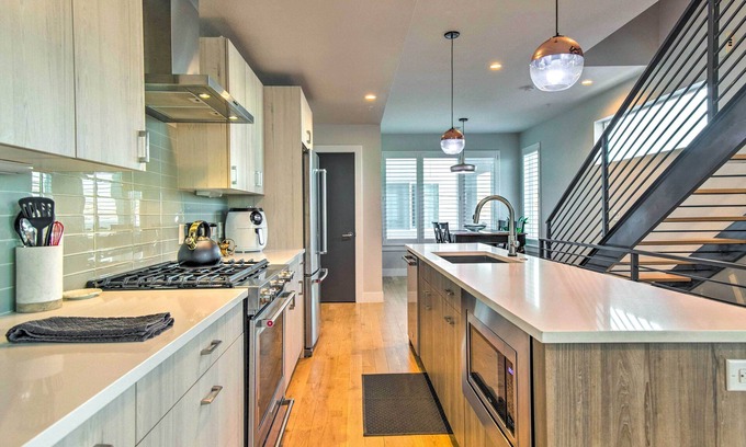 West Colfax Apartment | Luxe Denver Townhome: Hot Tub + City Views!