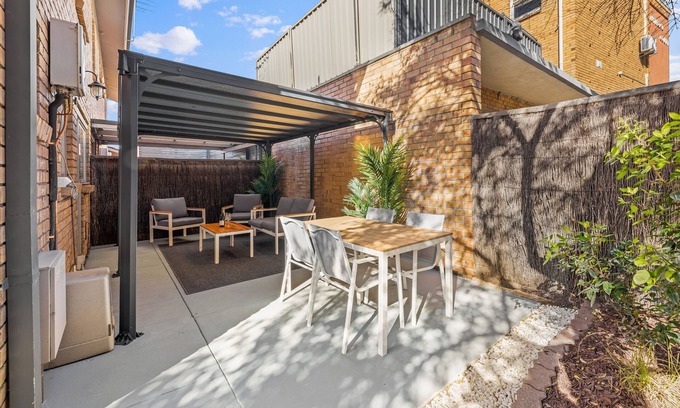 Glenelg House | Luxe Glenelg No.10 | Beach, Backyard, Jetty Rd, Carport, BBQ, WiFi & Airport