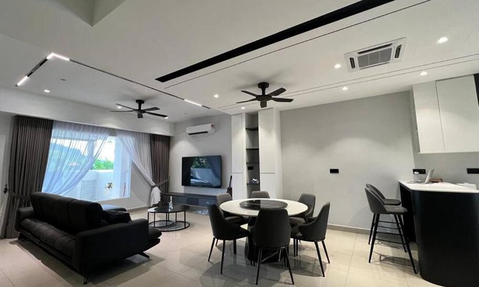 Larut House | Luxe J Homestay