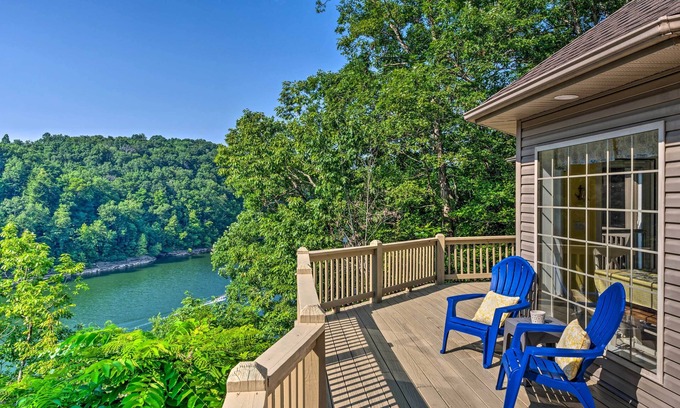Jamestown House | Luxe Lake Cumberland Retreat w/Decks on 1 Acre!