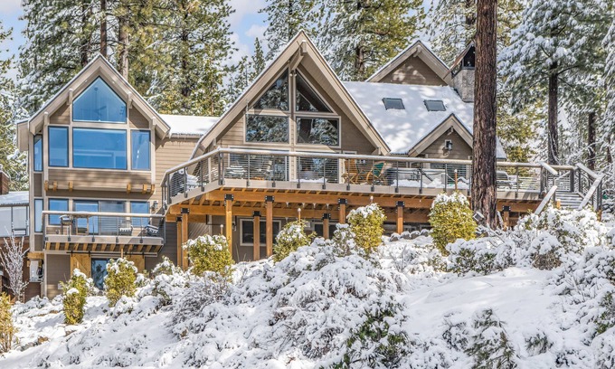 Incline Village Cabin | Luxe Lake View Lodge sleeps 18; Full-gym, Spa, & Firepit.