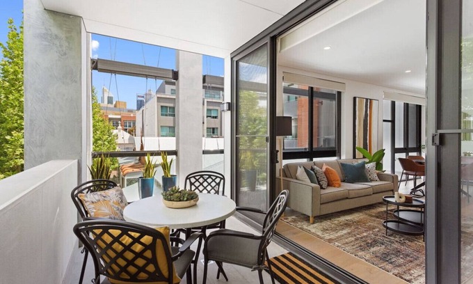 Perth Apartment | Luxe Living | Instaworthy city views from rooftop!