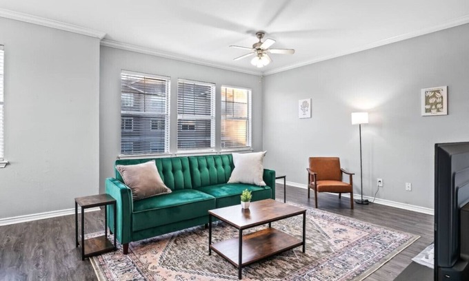 Fossil Creek Apartment | Luxe New 2BR 2BA Apartment in Haltom City with Style