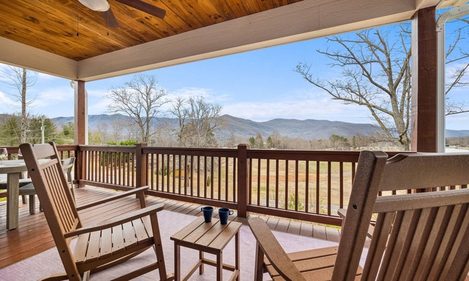 Black Mountain Cabin | Luxe quiet cabin! Hot tub w/mountain views, Dogs welcome!
