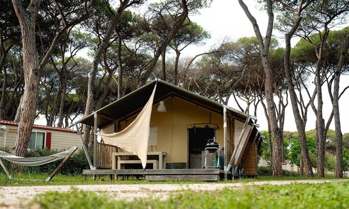 Zona XXXIV Casal Palocco Ski Chalet | Luxe Sanitary XL 6 Pers. Villatent at brand new 4-star campsite Capital Roma