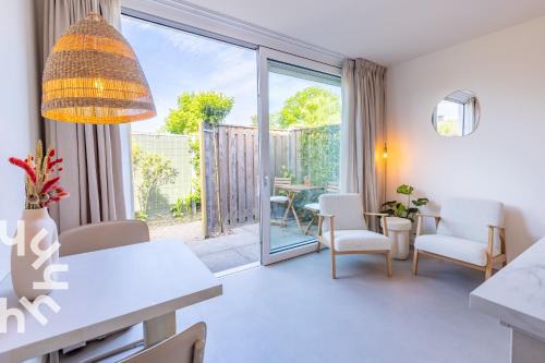 Domburg Apartment | Luxe Tinyhouse Domburg, midden in het centrum en toch rustig gelegen