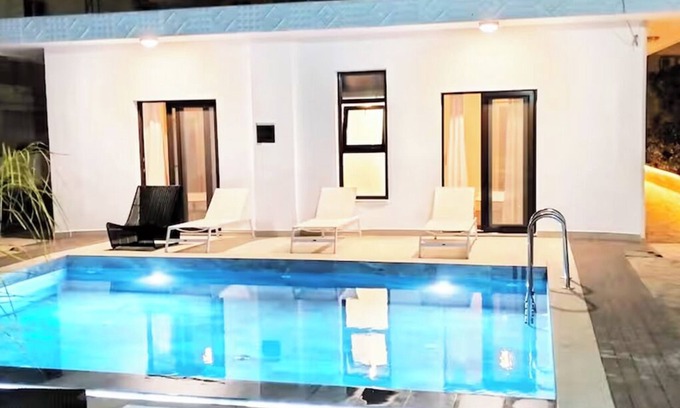 Nea Chora Villa | Luxsuites Villa with pool and garden