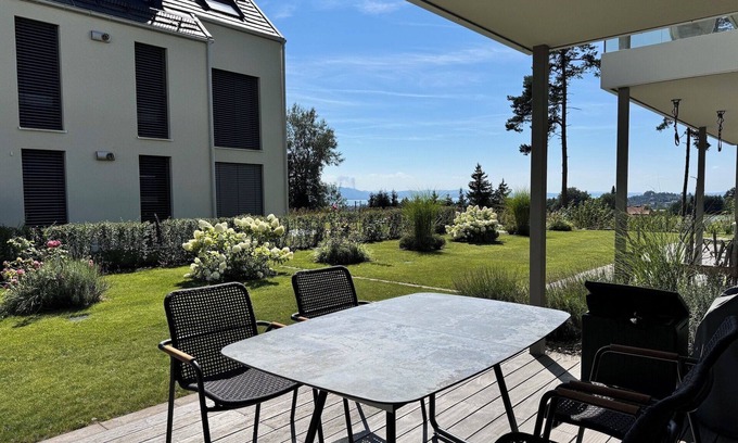 Streitelsfingen Apartment | Luxuriöse Ferienwohnung mit Seeblick und Whirlpool in Lindau