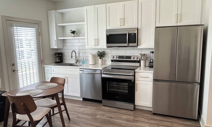 Waukee Apartment | Luxurious 1-bedroom apartment in superb Waukee with gym & game room