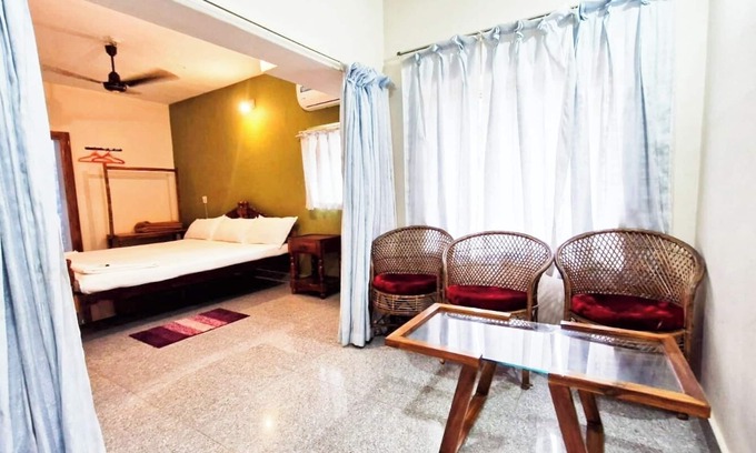 Varkala Resort | Luxurious 1 double Bed BnB 1