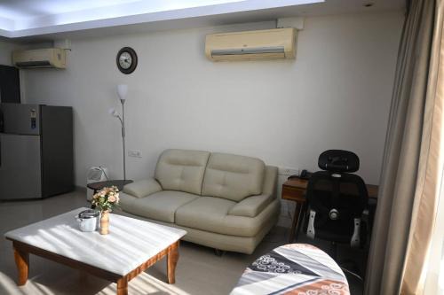 Gurugram Apartment | Luxurious 1BHK Apartment in Gurgaon with Shared Pool and BBQ Area