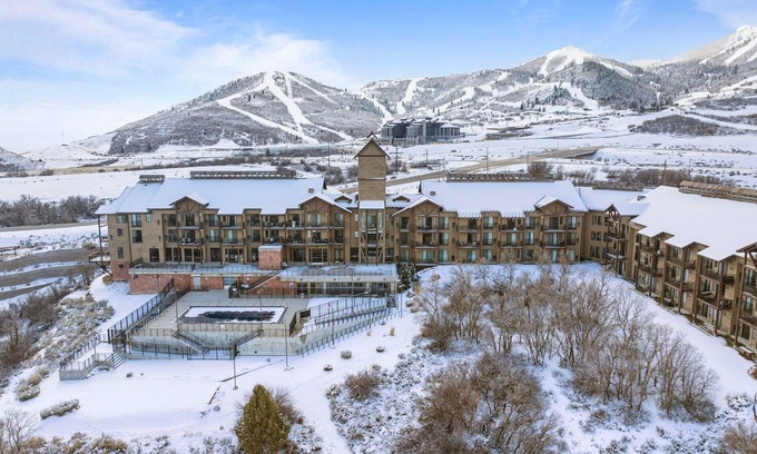 Park City Condo | Luxurious 2 Bedroom Condo at The Mason, Ski Run Views, Pool, & Prime Deer Valley Access!
